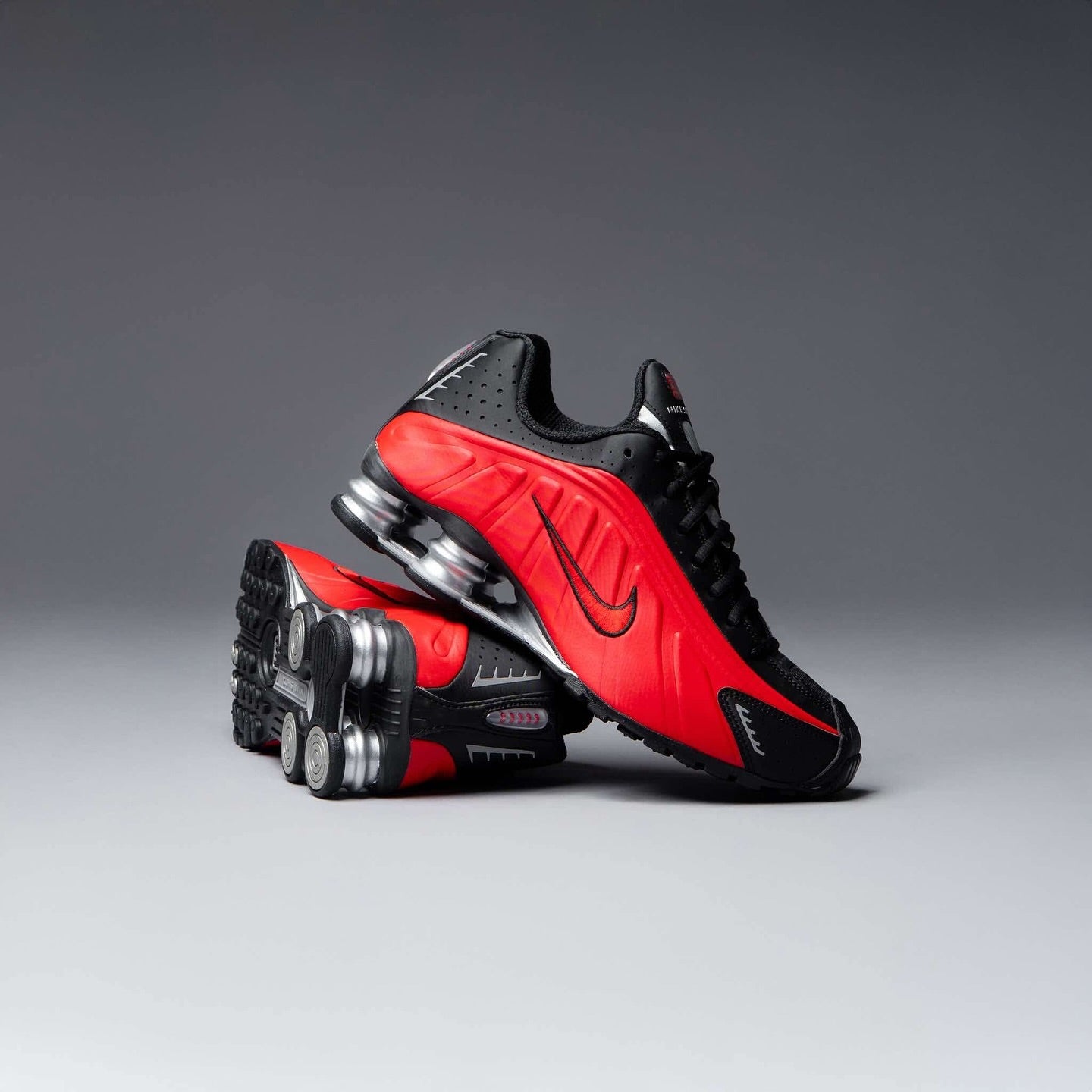 Nike Shox R4 "University Red Black"