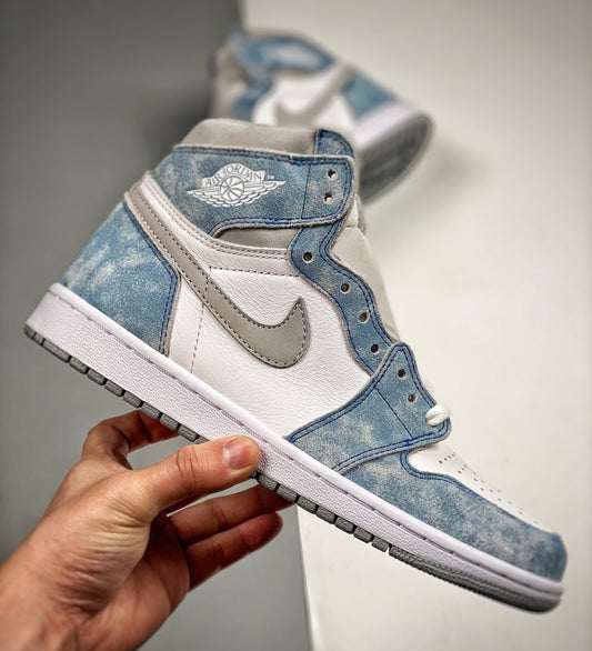 Air Jordan 1 Retro High OG "Hyper Royal"