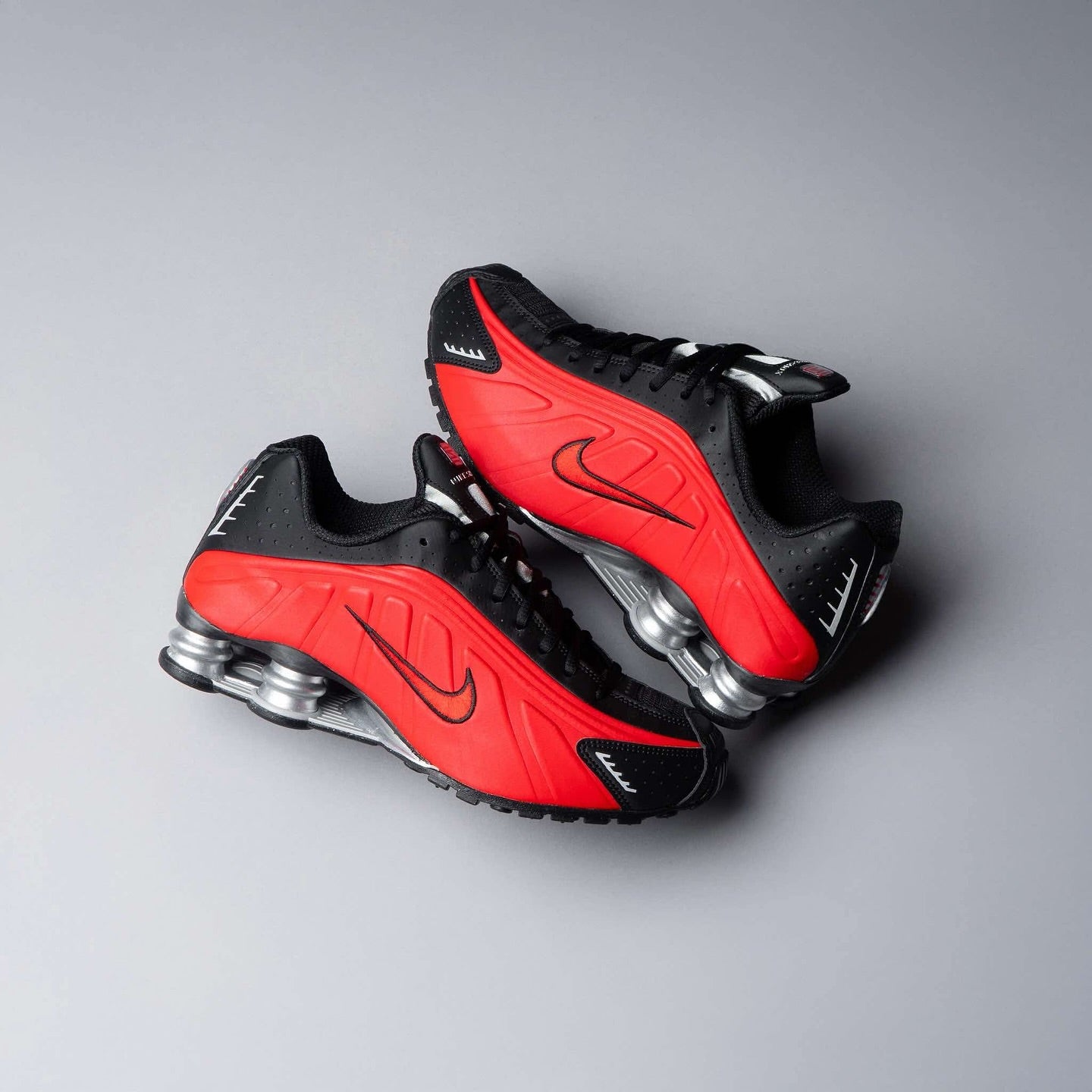 Nike Shox R4 "University Red Black"