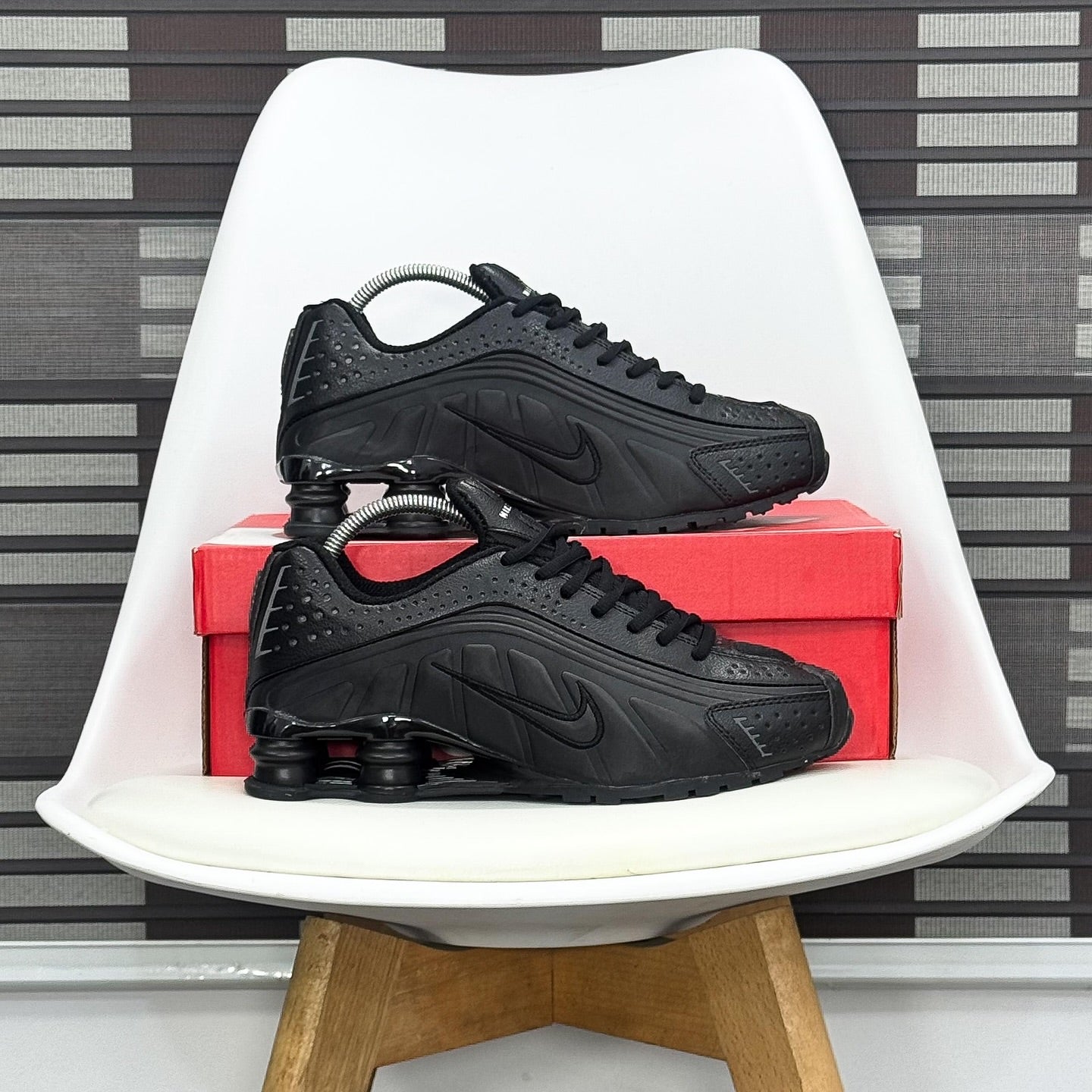 Nike Shox R4 " Triple Black "